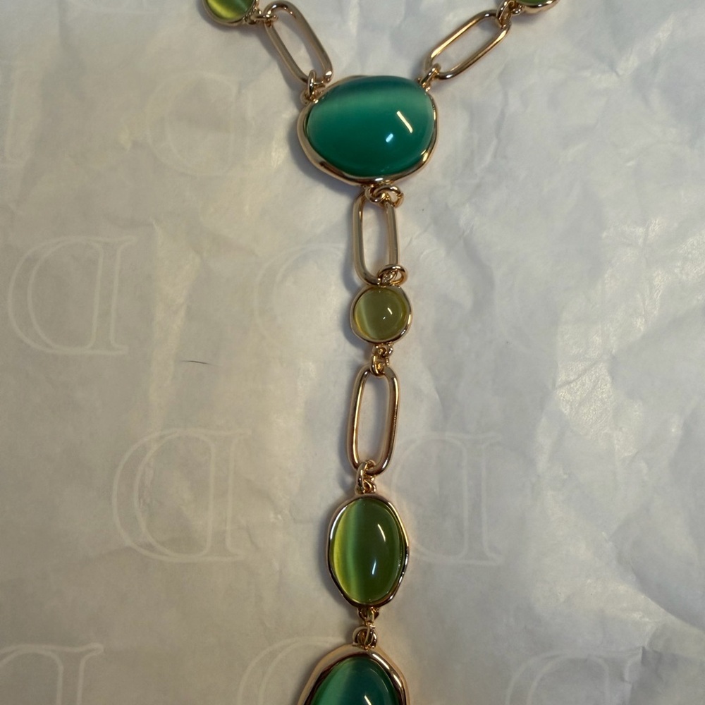 Elegant Gold and Green Necklace